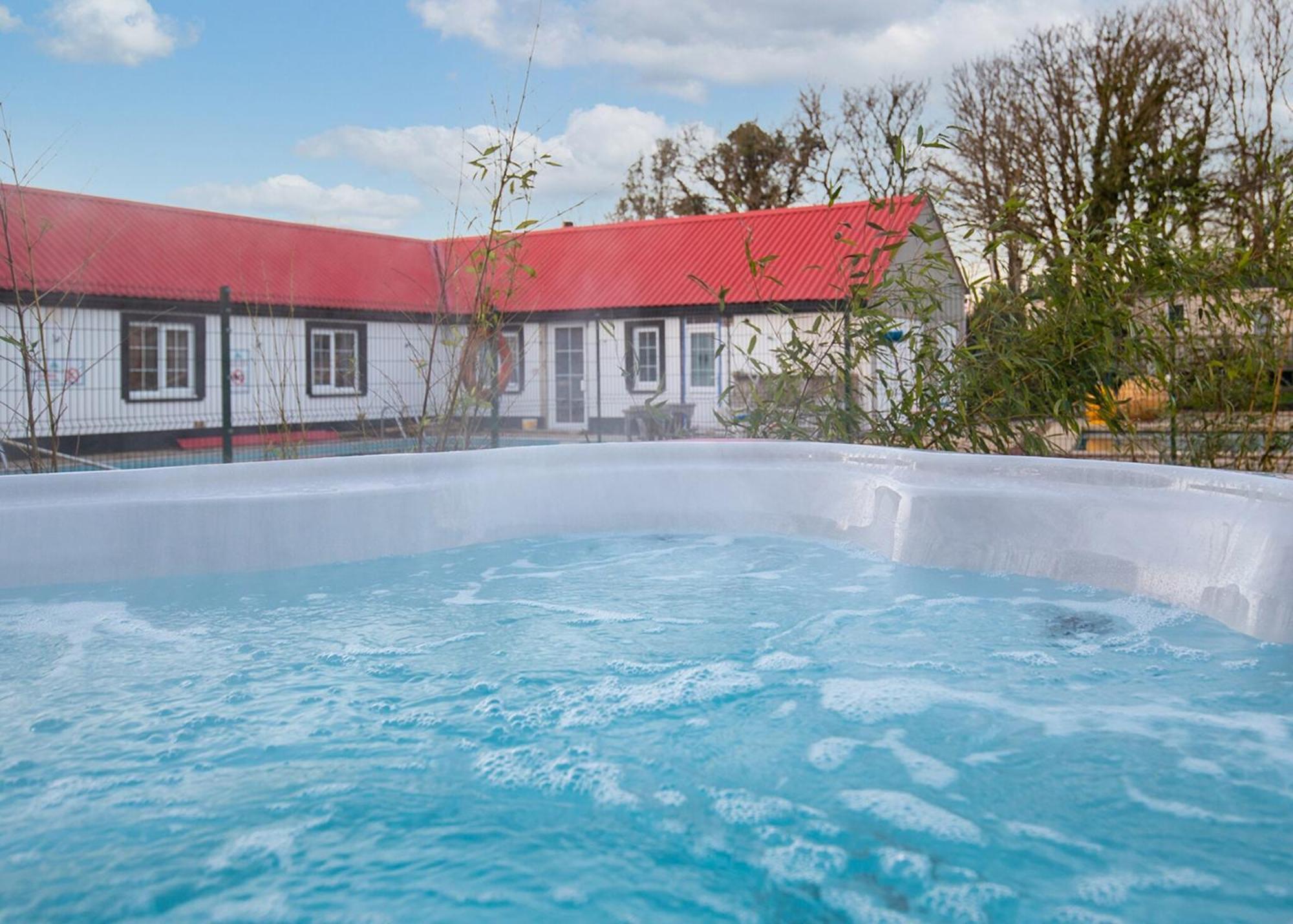 Noble Court Holiday Park Narberth Oda fotoğraf