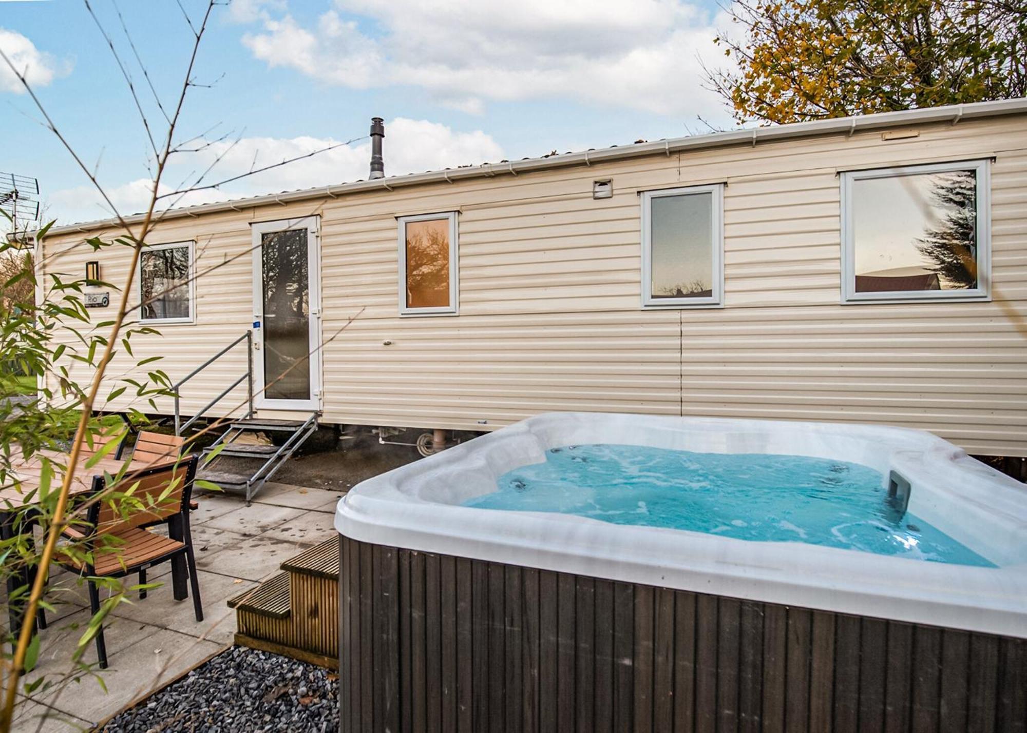 Noble Court Holiday Park Narberth Oda fotoğraf